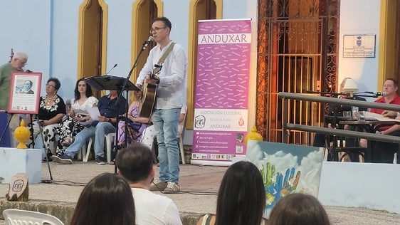 El colectivo Anduxar honra en el Jardín al poeta Antonio Machado