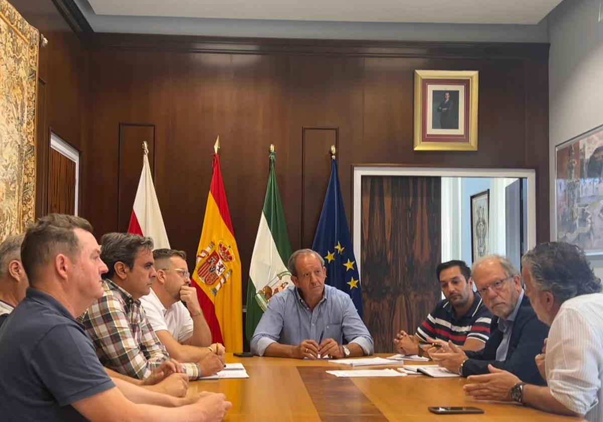 REUNIÓN ENTRE AYUNTAMIENTO Y LA EMPRESA.