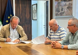 Carmona y Expósito firmaron el acuerdo.