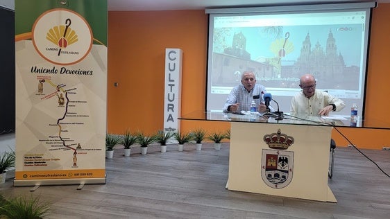 Anguita y Antonio Porras durante la presentación.