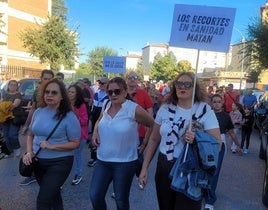 VECINOS PORTARON AYER PANCARTAS EN FAVOR DE LA DEFENSA PÚBLICA.