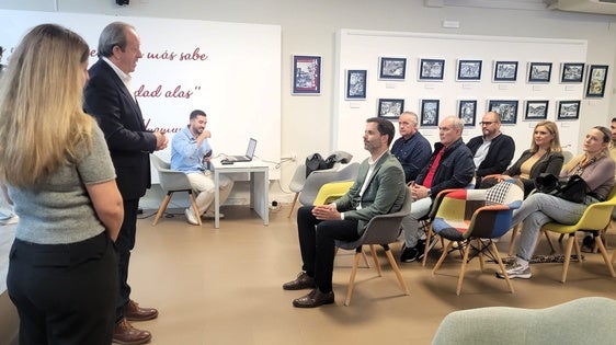 Presentación del plan a los comerciantes de la ciudad.