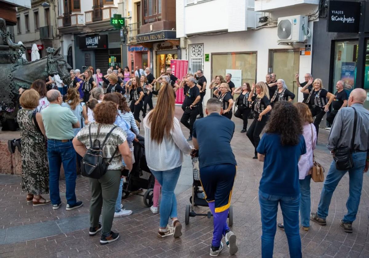 NOCHE EN BLANCO DE ANDÚJAR PARA REVITALIZAR EL COMERCIO.