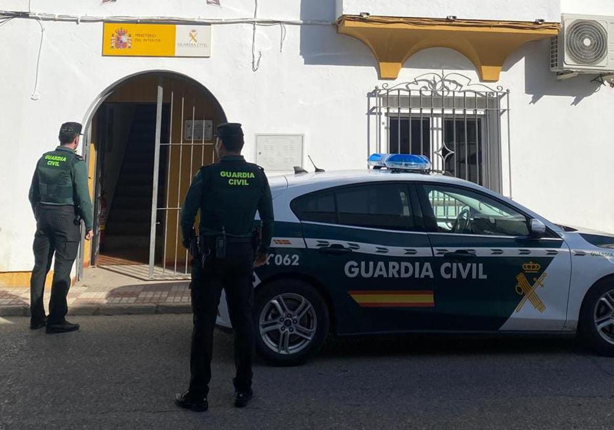 MIEMBROS DEL INSTITUTO ARMADO EN LA LOCALIDAD DE VILLANUEVA.