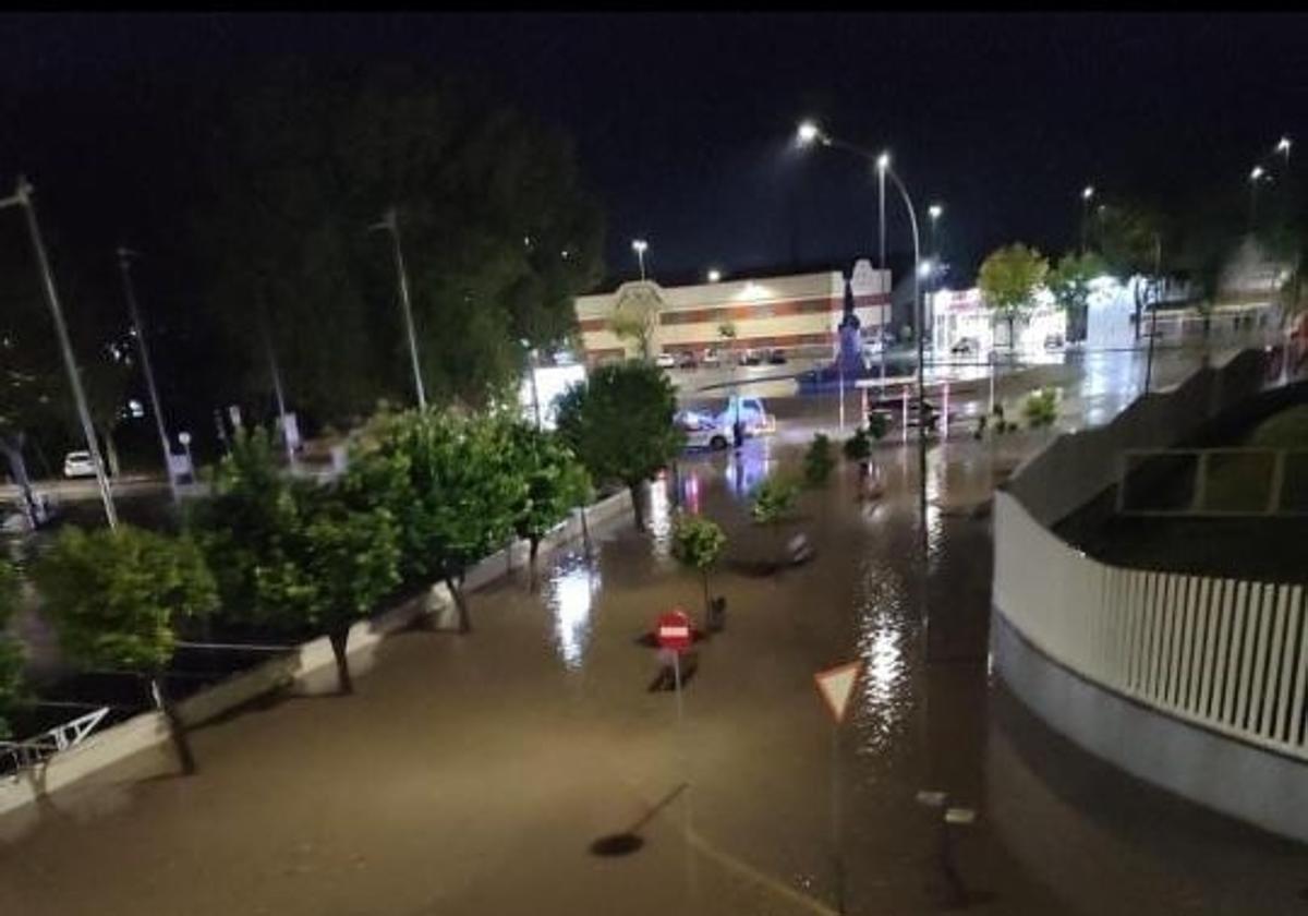 AGUA ACUMULADA EN LA ZONA DEL POLÍGONO PUERTA DE CÓRDOBA.