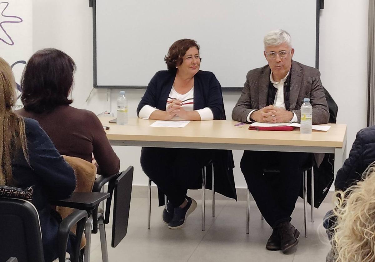 Alarcón durante su conferencia.