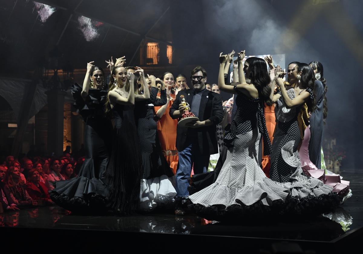 El creador nazarí en uno de sus desfiles en la pasarela de Andújar Flamenca.