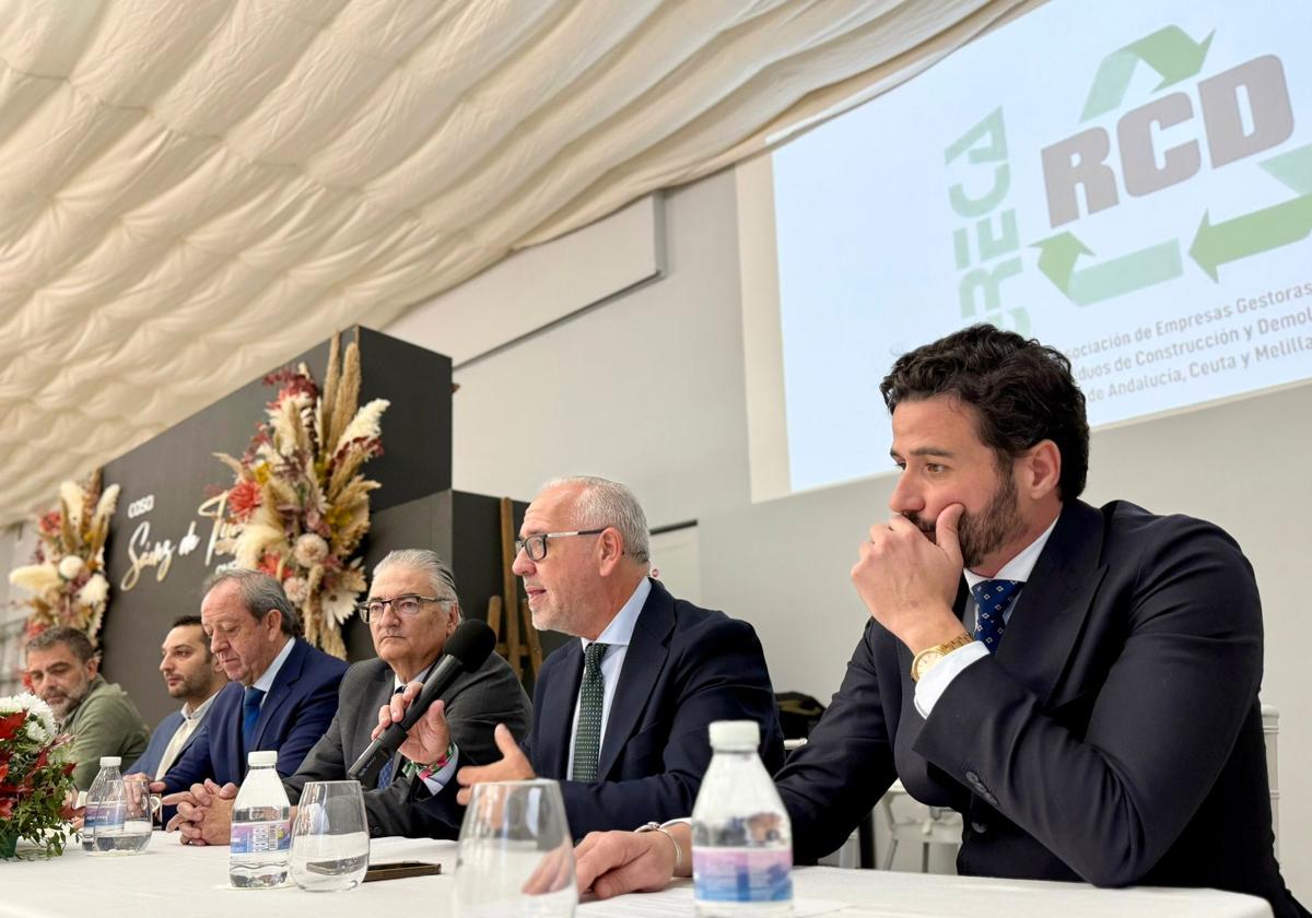 Estrella durante su intervención en la asamblea.