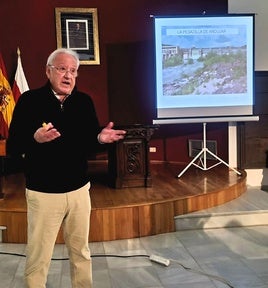 JOSÉ MANUEL MARÍN DURANTE SU EXPLICACIÓN.