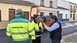 MIGUEL CONTRERAS Y MANUEL LOZANO CONVERSAN EN EL TRANSCURSO DEL DESARROLLO DE LAS OBRAS.