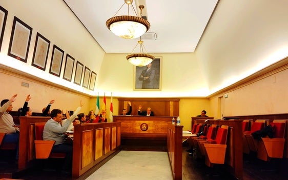La oposición en Andújar ve un «talante autoritario del gobierno» y se ausenta en pleno en el debate de presupuestos