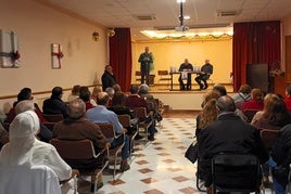 Asistetentes al acto de presentación del libro el pasado viernes en la residencia San Juan de Dios.