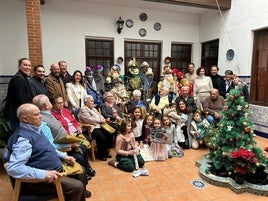 VISITA DE LOS REYES MAGOS A LA RESIDENCIA DE CÁRITAS.