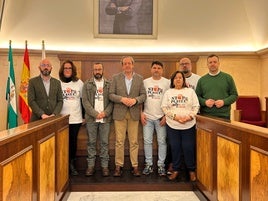 EL ALCALDE Y EDILES CON REPRESENTANTES DE LA PLATAFORMA.