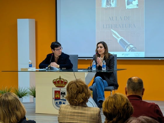 La finalista del Premio Planeta, Ángela Banzas, inaugura el Aula de Literatura de la UNED en Andújar