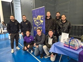 Miembros de la asociación en el salón Go Andújar.