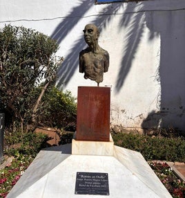 MONUMENTO DE ANTONIO GONZÁLEZ OREA EN EL ALTOZANO LA MARQUESA DE ANDÚJAR.