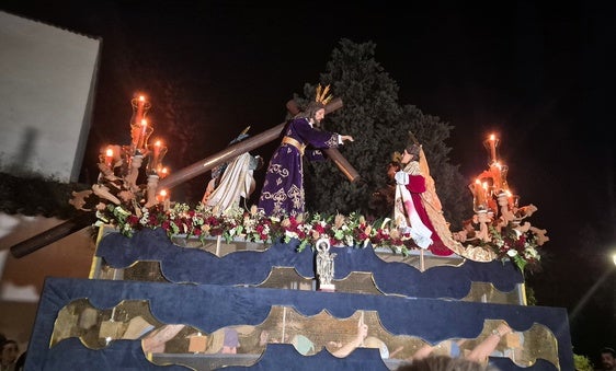 La Ropera vive un hecho histórico por la procesión con dos pasos