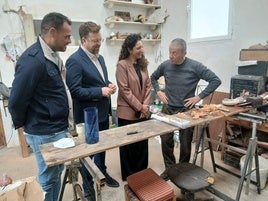 LA DELEGADA EN LOS TALLERES DE ANDÚJAR Y MARMOLEJO.