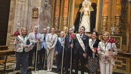 REPRESENTANTES DE LA COFRADÍA MATRIZ, EL PASADO DOMINGO EN LA IGLESIA DE SANTA MARÍA.