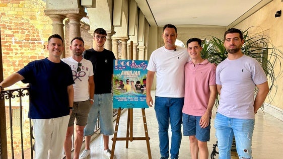 La Piscina Municipal acoge en la velada del viernes la Pool Party