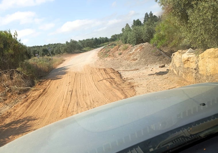 Vecinos de los entornos rurales de la zona claman contra el mal estado de las vías y arroyos