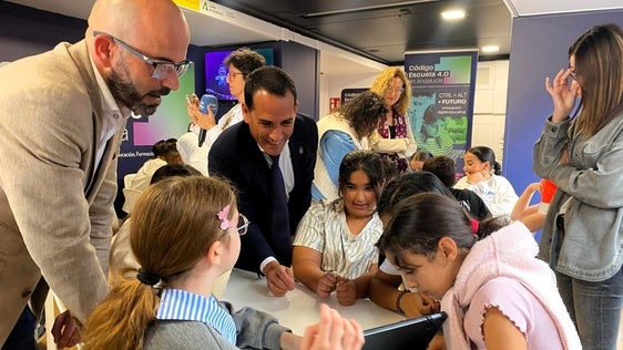 El aula móvil STEAM acerca la robótica, la programación y el pensamiento computacional al alumnado de Andújar