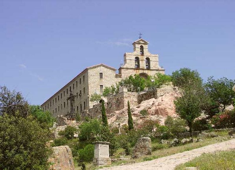 La peregrinación blanca acerca la Virgen de la Cabeza a mayores, enfermos y discapacitados