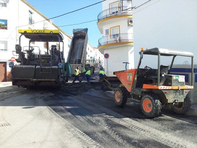 El Ayuntamiento inicia un plan de asfaltado que mejorará 9 calles de Andújar y Llanos del Sotillo