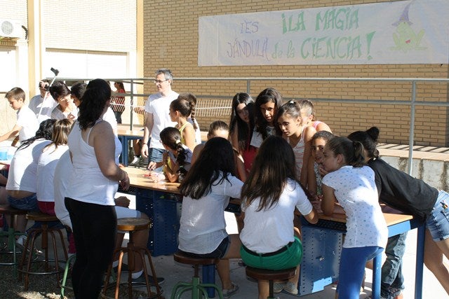 Alumnos del IES Jándula descubren la 'magia de la ciencia'