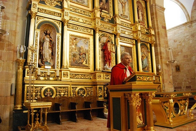 Misa para despedir al cura de Villanueva