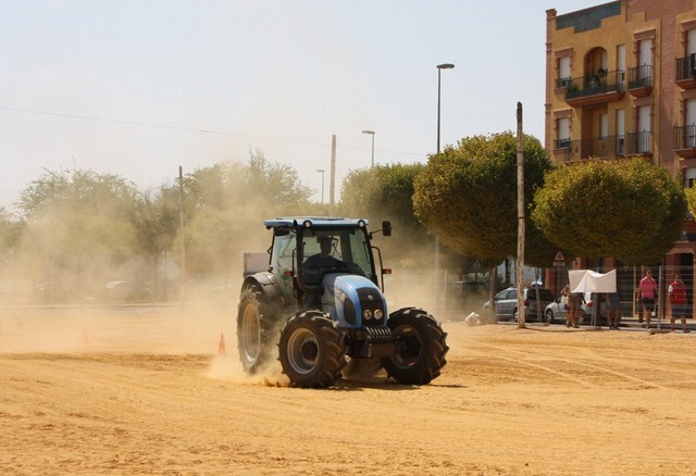 El concurso de manejabilidad de tractores, uno de los atractivos de la Feria Multisectorial