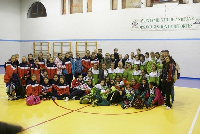 Los equipos de El Palo y El Maristas de Córdoba se erigen en los triunfadores del XVII Torneo de la Constitución de Baloncesto Base disputado en Andújar