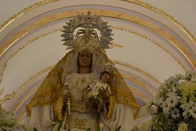 La Asociación Musical Maestro Flores acompaña a la virgen de la Paz