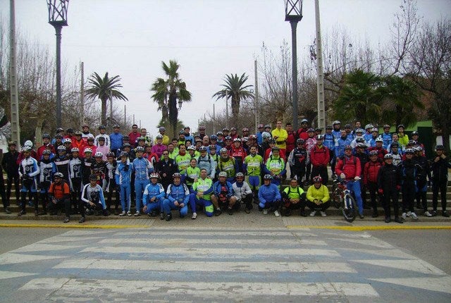 Multitudinaria quedada de mountain bike en Marmolejo