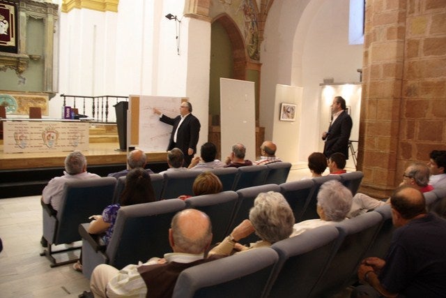 El Alcalde presenta a los vecinos la remodelación de Dr. Fleming y la parte no peatonal de 12 de Agosto