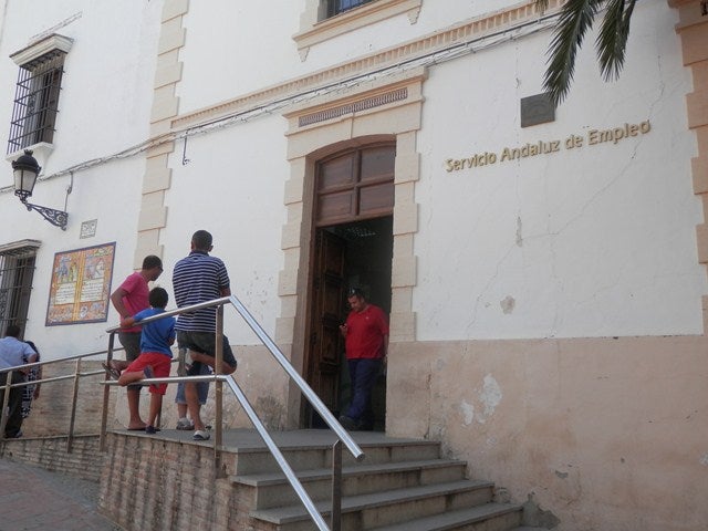 Bajada del paro casi imperceptible en el municipio