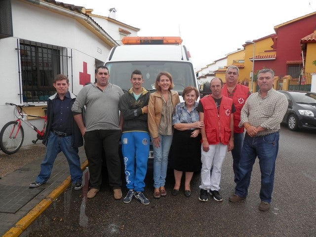 La delegación local de Cruz Roja entrega cada vez más material escolar y alimentos a las familias necesitadas
