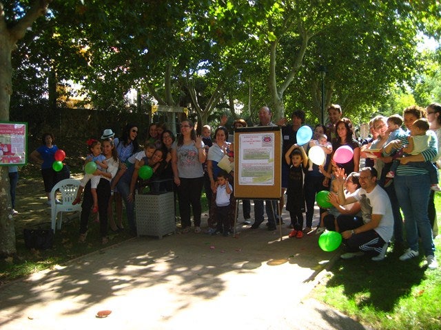 Una veintena de familias celebran una jornada de convivencia a favor de la lactancia materna