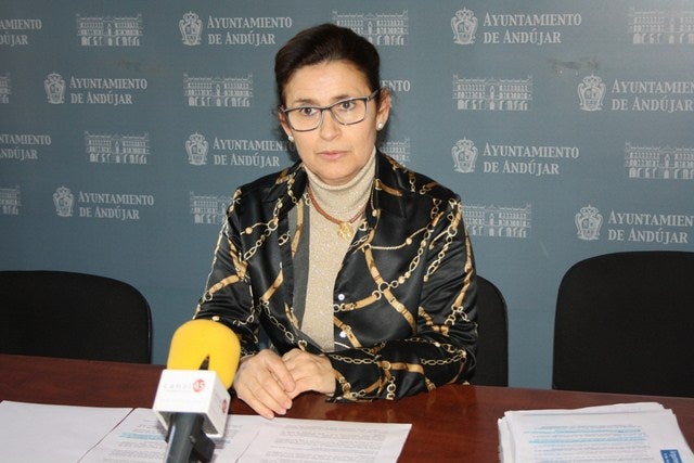 Lola Martín defiende la profesionalidad en el área de Servicios Sociales