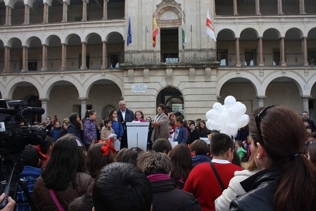 Por el derecho a la educación de los niños, reivindicación en el Día de la Infancia