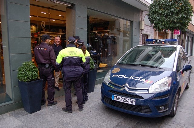 La Policía Nacional activa la segunda fase del Plan Comercio Seguro en Andújar