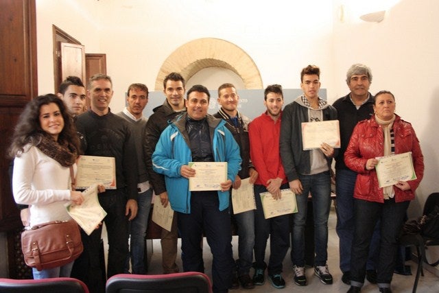 El área de deportes promueve la formación en socorrismo y desfibrilador de personal y jóvenes de la ciudad
