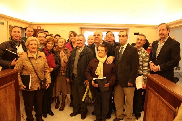 La consejera de Vivienda entrega 10 proyectos de rehabilitación de viviendas