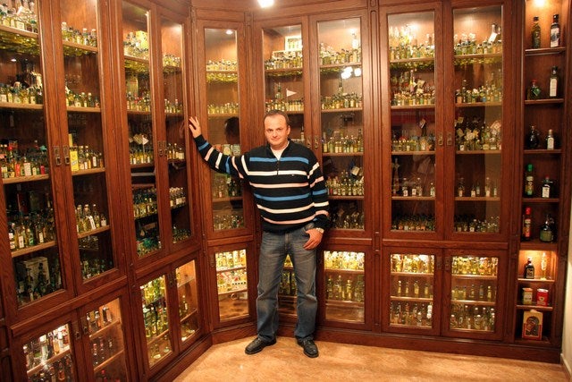 Villanueva alberga la mayor colección privada de botellas de aceite