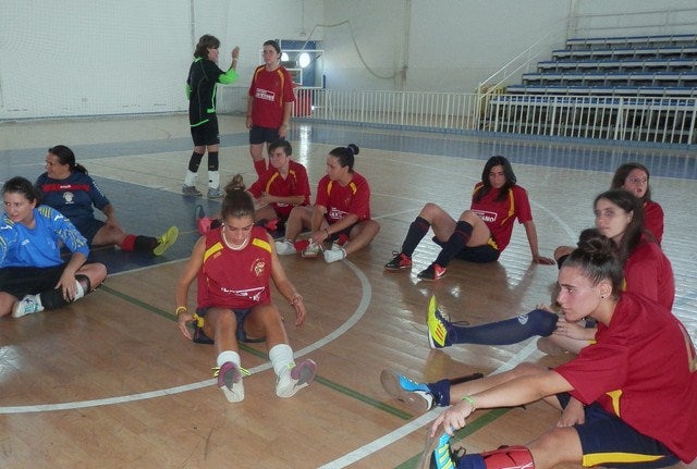 Las féminas del Ciudad Jardín Fútbol Sala llegan con moral al tramo decisivo de la liga por permanecer en Andaluza