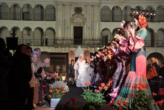 Andújar Flamenca anuncia la primavera con los trabajos de 24 destacados diseñadores del panorama andaluz