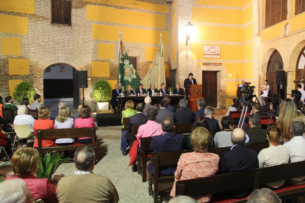 La revista Mirando al Santuario congrega en don Gome a cofrades y devotos de la Morenita