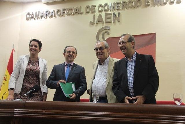 El consejero de Comercio ensalza la labor de Eduardo Criado en la gestora de la Cámara de Jaén