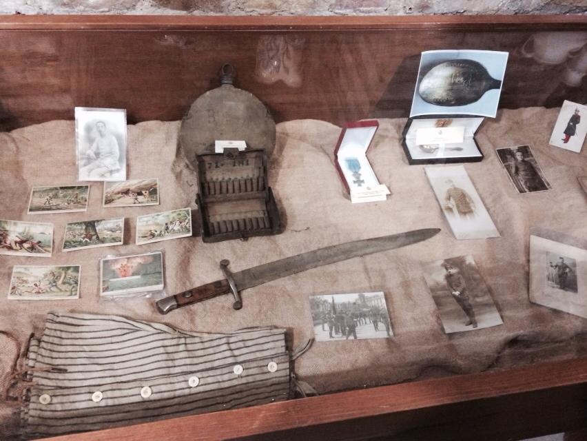 Una exposición militar inicia el programa de actividades para celebrar la semana de las Fuerzas Armadas